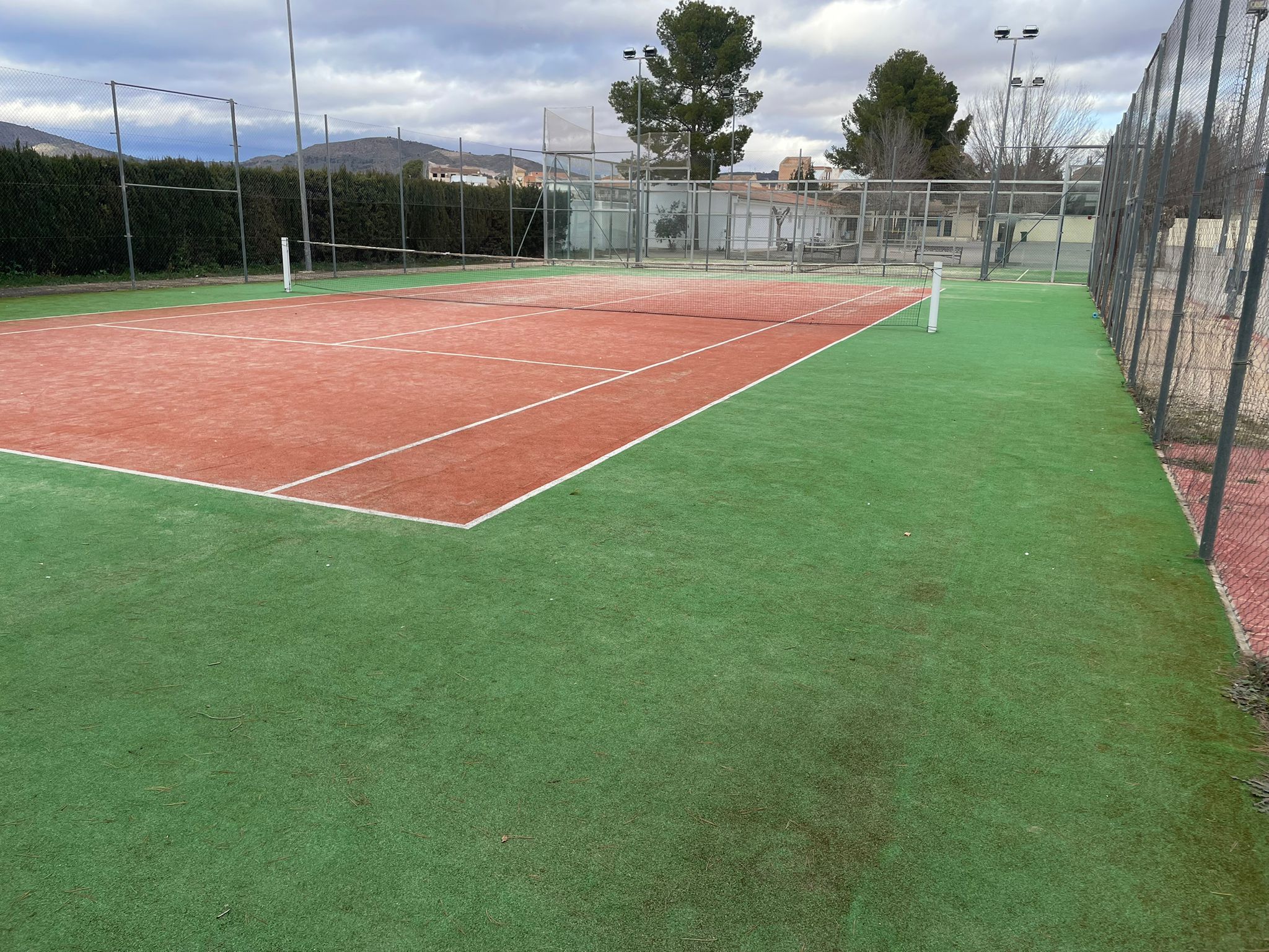 Instalación de pista de tenis MH Sport